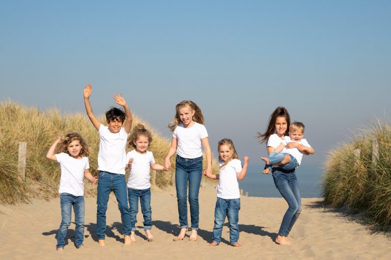 Met alle kleinkinderen op het strand